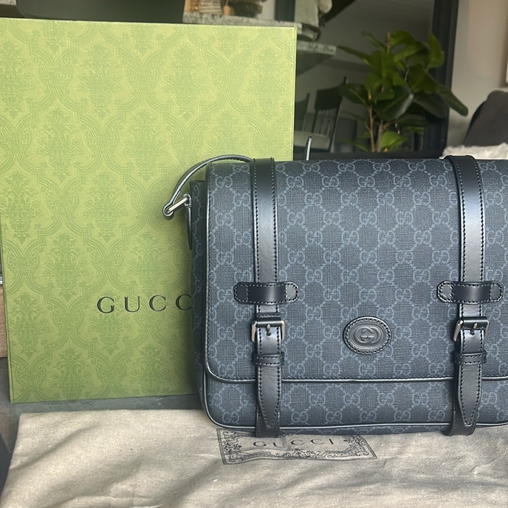 GUCCI GG supreme small messenger bag - Picture 3 of 7